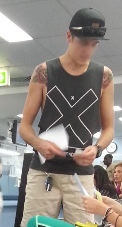 how to cut a sideless shirt