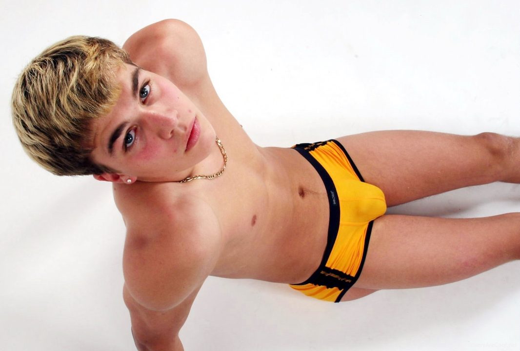 sext cute buff hung beautiful gorgeous boys