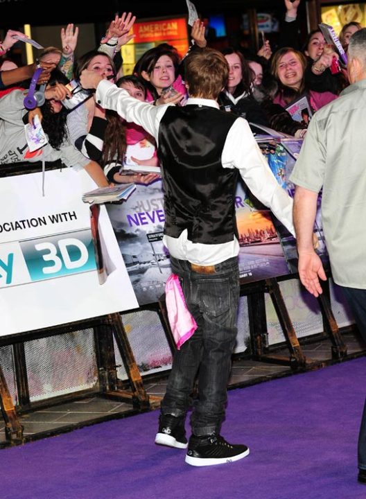 021611 justin bieber premiere 2110216192140