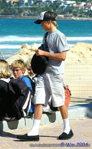 Group of teen saggers.