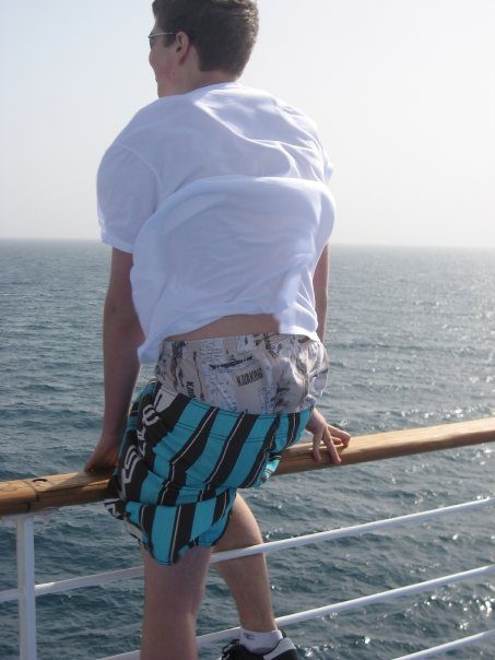 Teen boardshort sag.