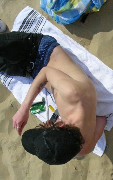 Beach towel sagger