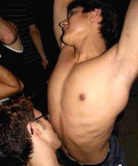 Kissing bellybutton