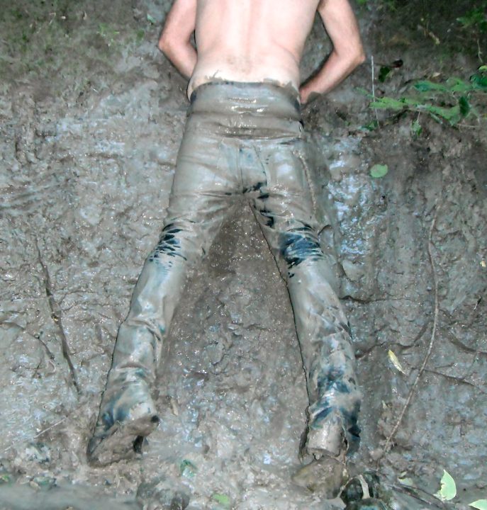 Muddy Nudies