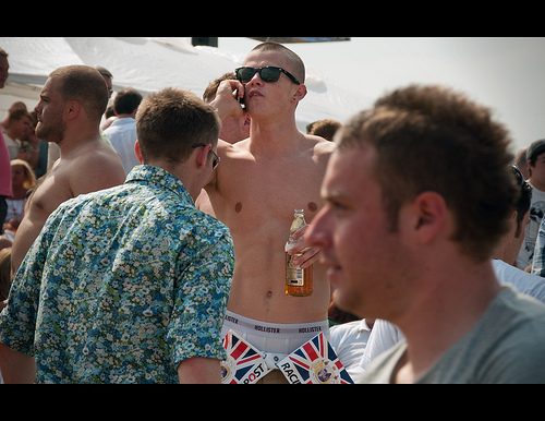 Shirtless candid sagger