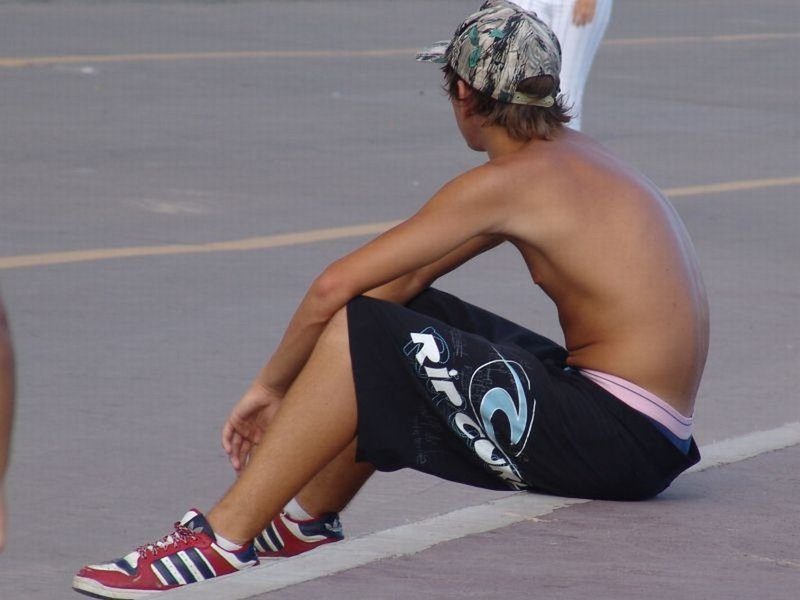 cute-shirtless-skater