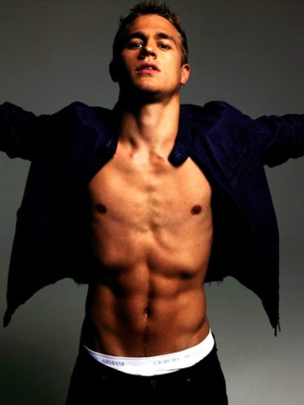 liam-hemsworth-shirtless