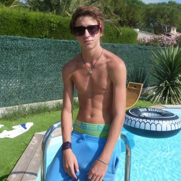 Bulging Facebook hottie