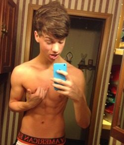 tumblr n6guw2107H1ttzc6yo1 250