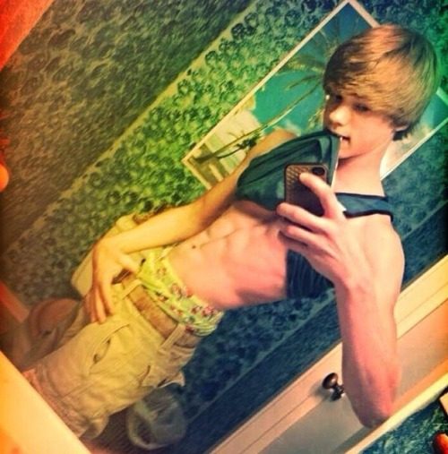 tumblr mylyq6zh7v1s6tqqvo1 500