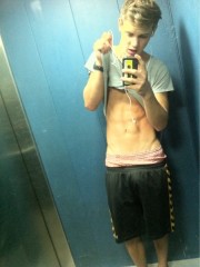 tumblr mwn4nwJJNV1sfwpeeo1 500