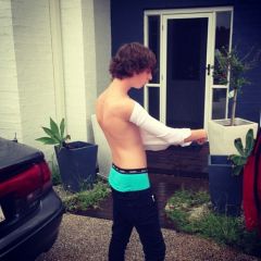 Shirtless Sagger