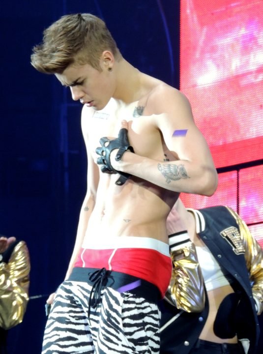 Justin Bieber - shirtless