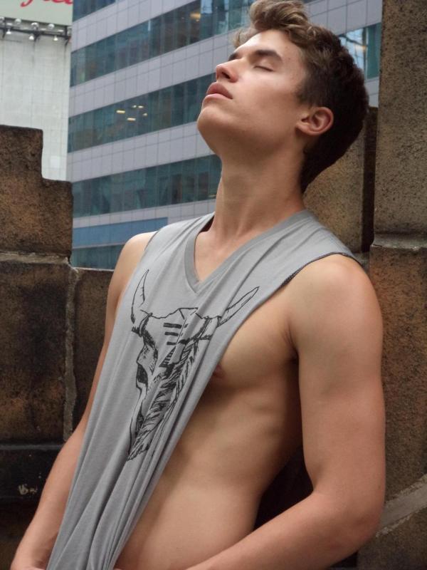 how to cut a sideless shirt