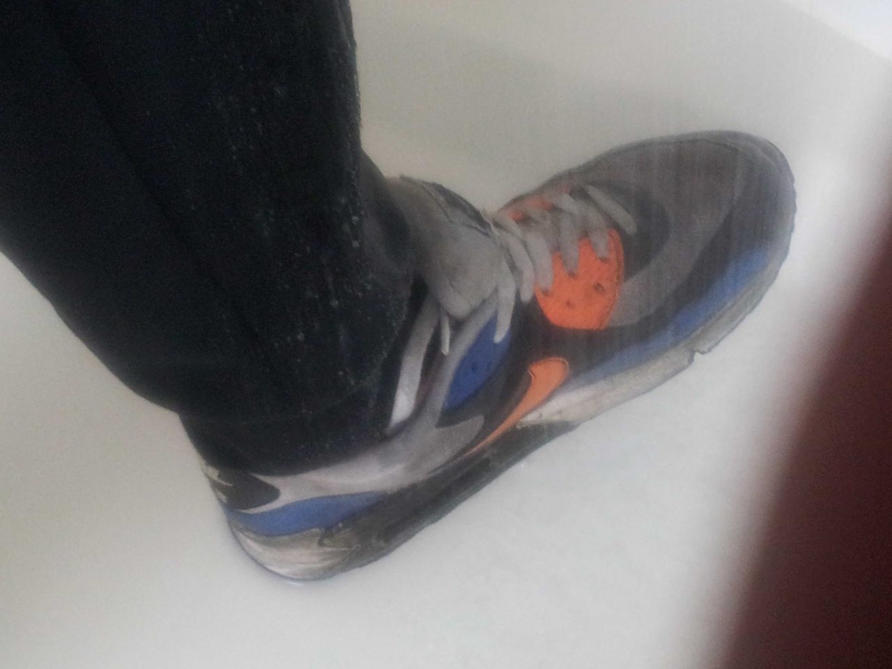 wet Nike tech fleece pants and Air max 90