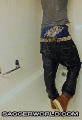 Sagging, pissing & showering in G-star jeans