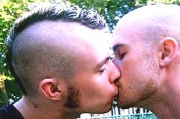 Skinheads also kiss