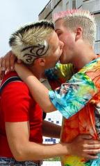 punks kissing