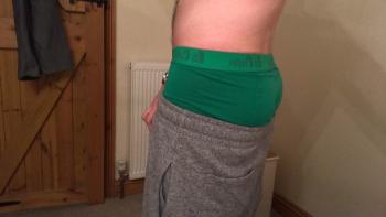 Shirtless sag in trackies