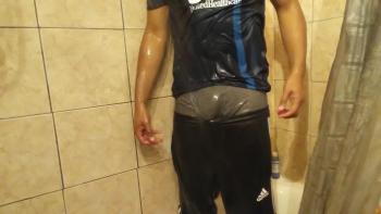 Soccer kit wet sag