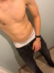 recent skinny jeans sags