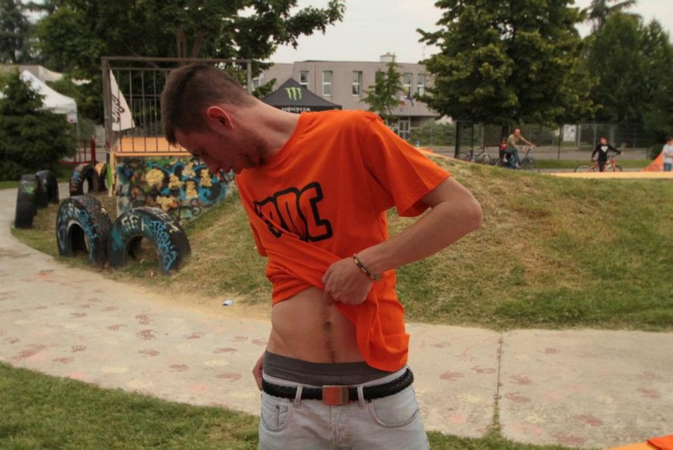 skate2.jpg