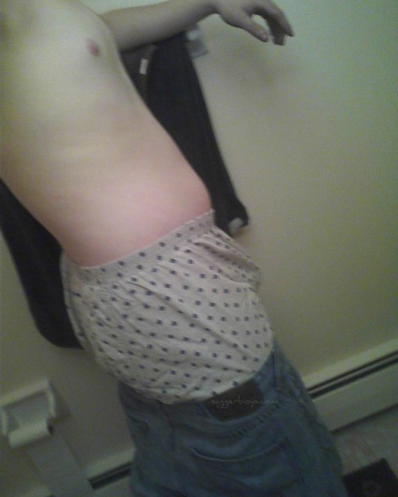 Brian's bulging boxer sag!.jpg