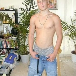 SHIRTLESS MUSCLE SAG.jpg