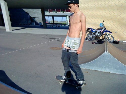 SAGGING SKATER - SUPER LOW!.jpg