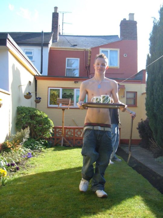 SAGGER SERVING TEA.jpg