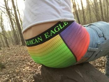SAGGING AMERICAN EAGLE UNDIES!.jpg