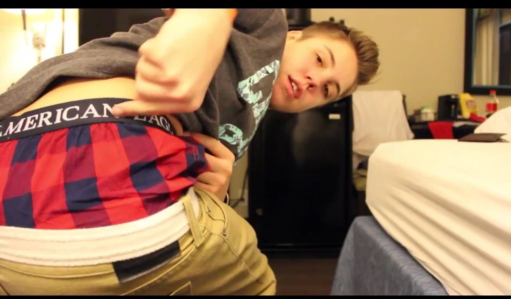 SAGGER SHOWING OFF HIS LABEL!.jpg