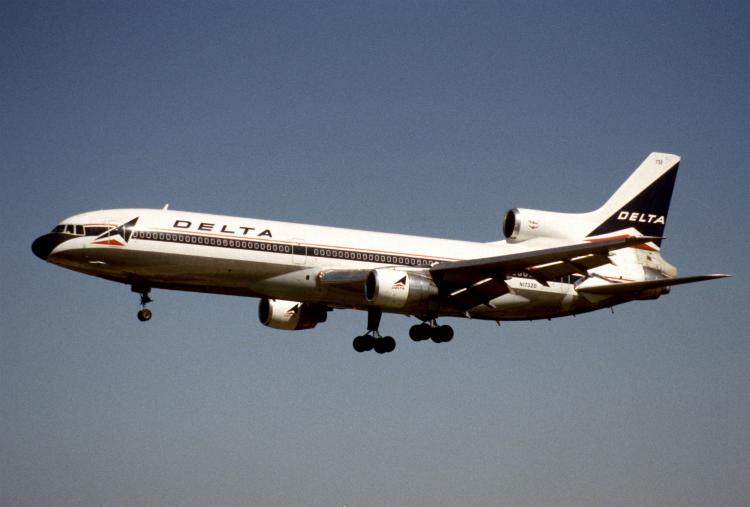 11df_-_Delta_Air_Lines_Lockheed_L-1011_TriStar_1;_N1732D@FLL;30.01.1998_(5016025629).jpg