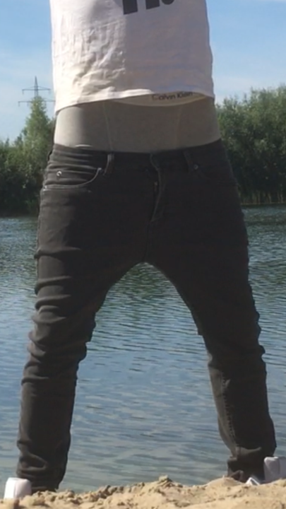 Super skinny jeans, Calvin Klein boxer sagging