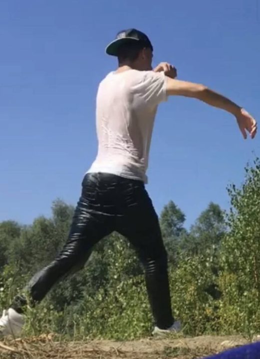 Me Wet sagging