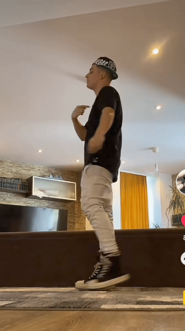 ezgif.com-video-to-gif (4).gif