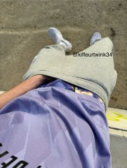 Sagging into Nike sweatpants and freegun